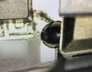 2022.08.19 PCB板點導(dǎo)電膠-模糊.jpg